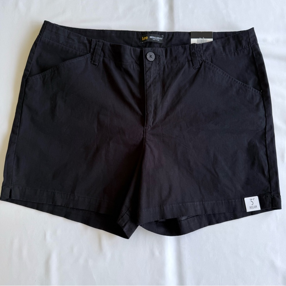 Lee Woman’s Black Shorts Size 18 NEW w/ tags -  Regular Fit Mid Rise - 5” Inseam